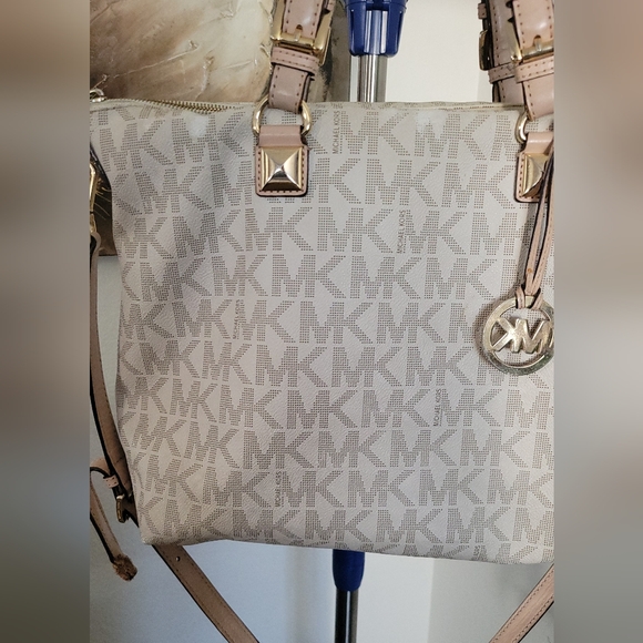 Michael Kors Jet Set Tote Bag - Picture 2 of 16